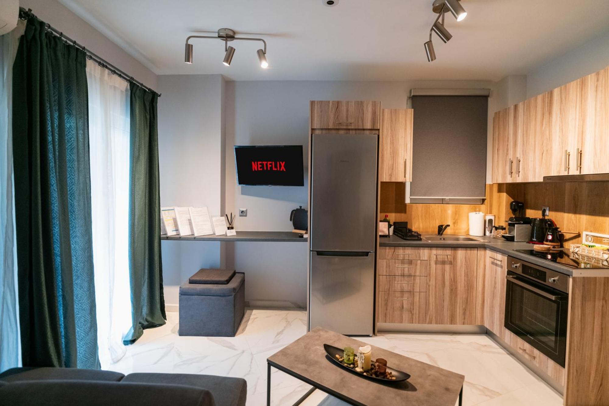 Lux Modern Apt: Renovated Retreat Near Eden Beach Athens Exterior photo