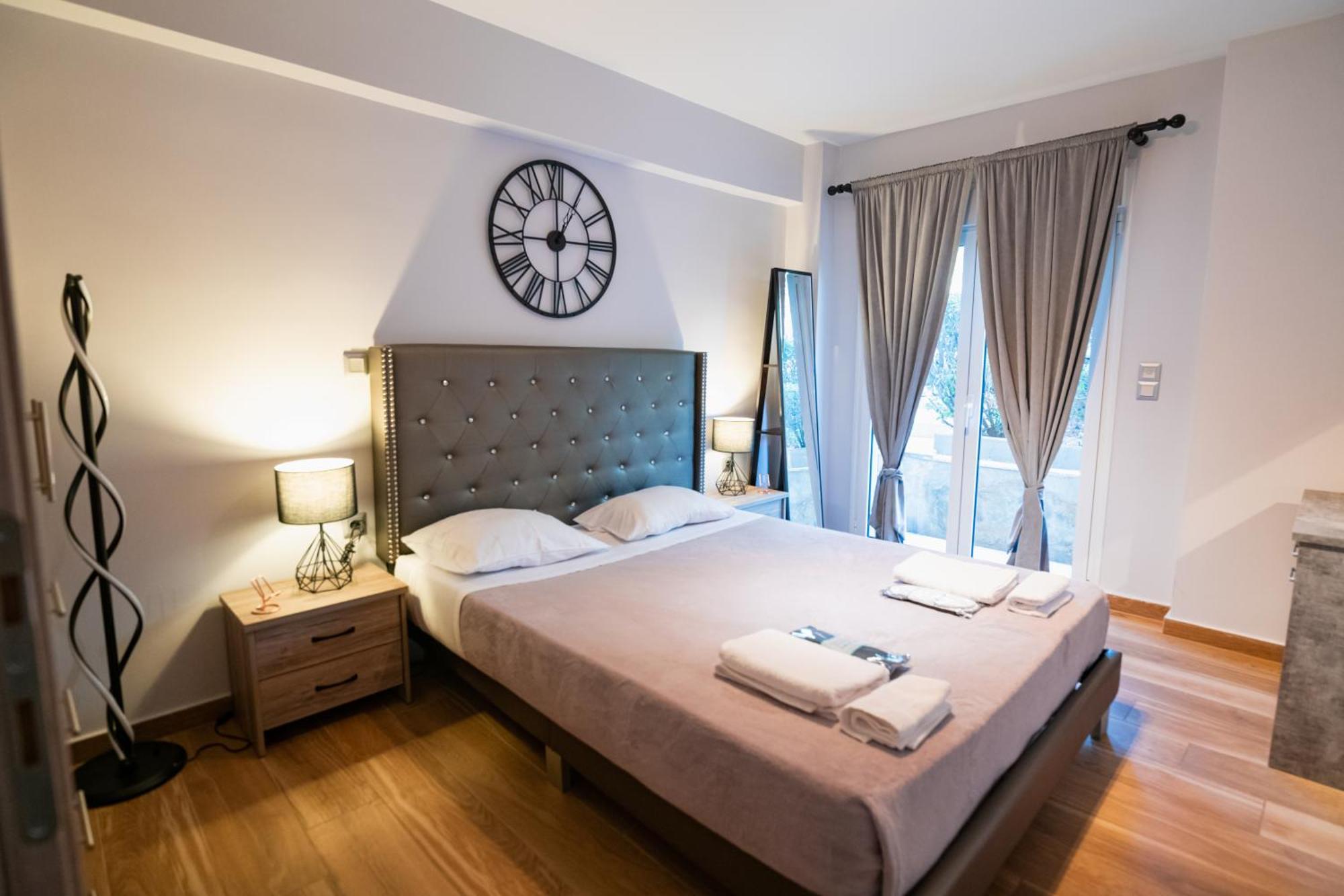 Lux Modern Apt: Renovated Retreat Near Eden Beach Athens Exterior photo