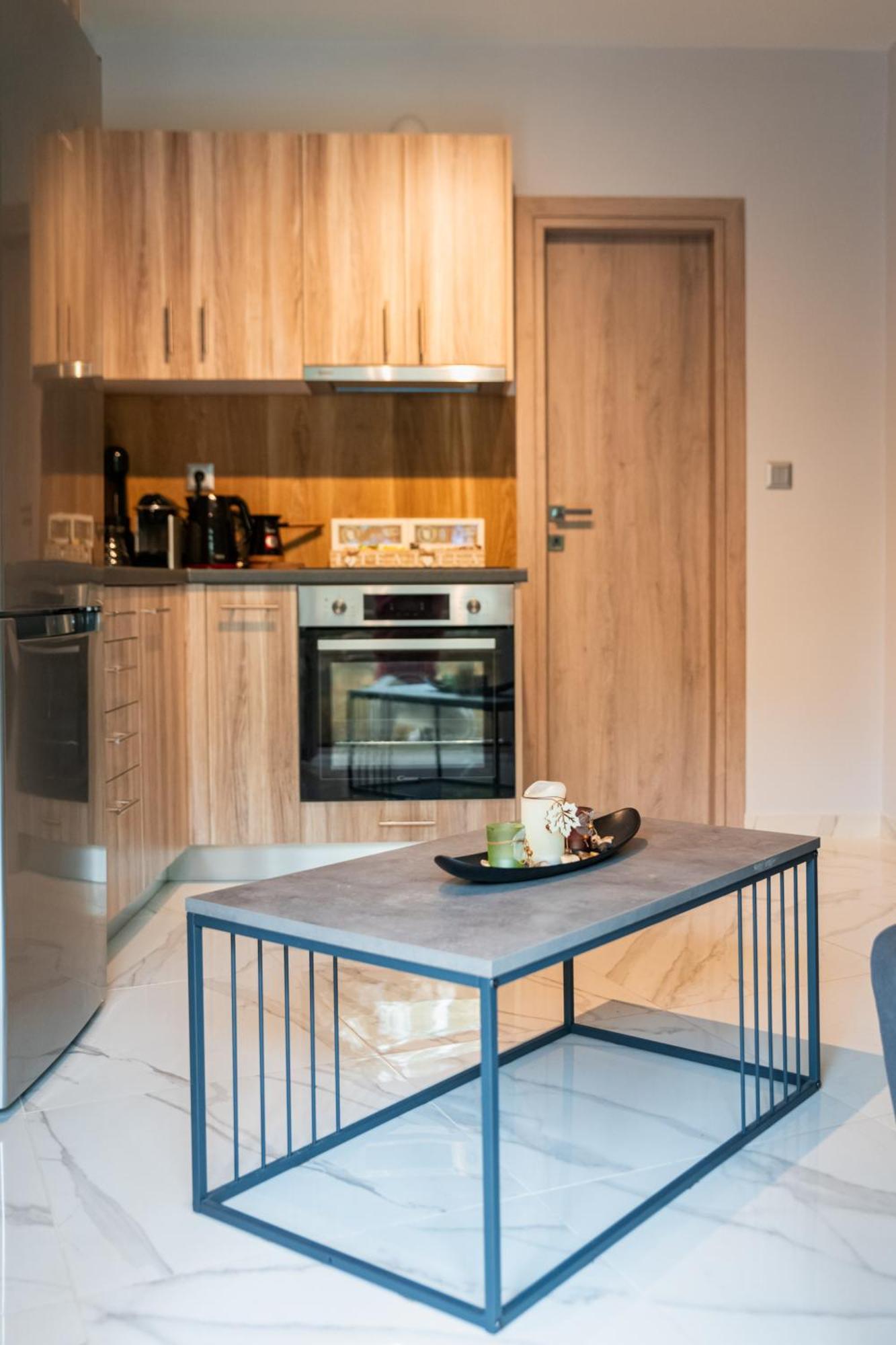 Lux Modern Apt: Renovated Retreat Near Eden Beach Athens Exterior photo
